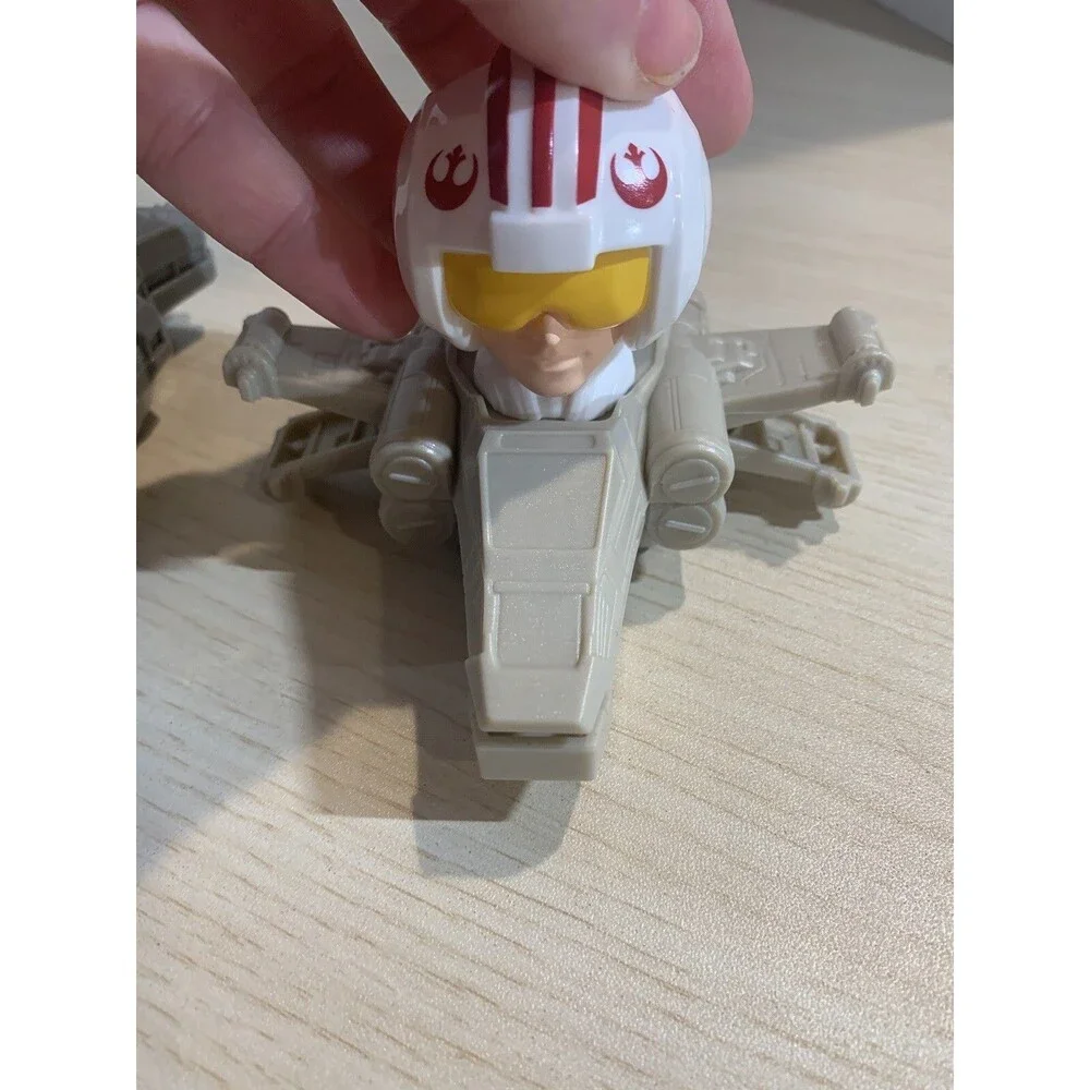 McDonald’s Star Wars 2020 Luke Skywalker Flying X Fighter & Yoda Flyng Destroyer